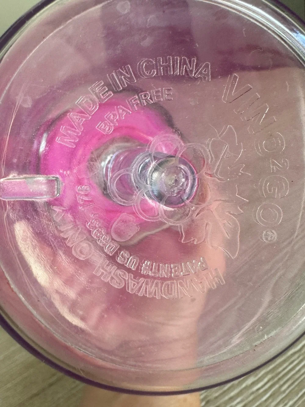 Vino 2 Go travel wine plastic cup with pink lid